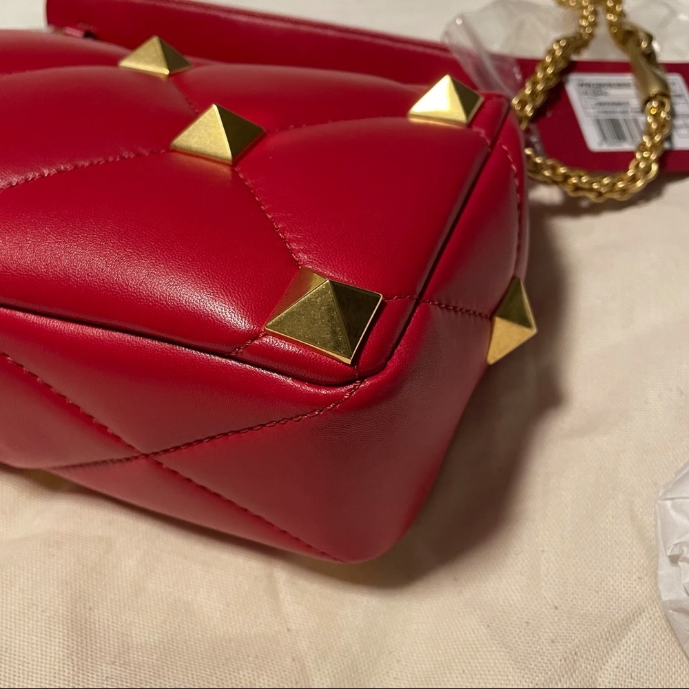 VALENTINO GARAVANI Roman Stud Medium Quilted Chain Shoulder Bag Red - Picture 14 of 16